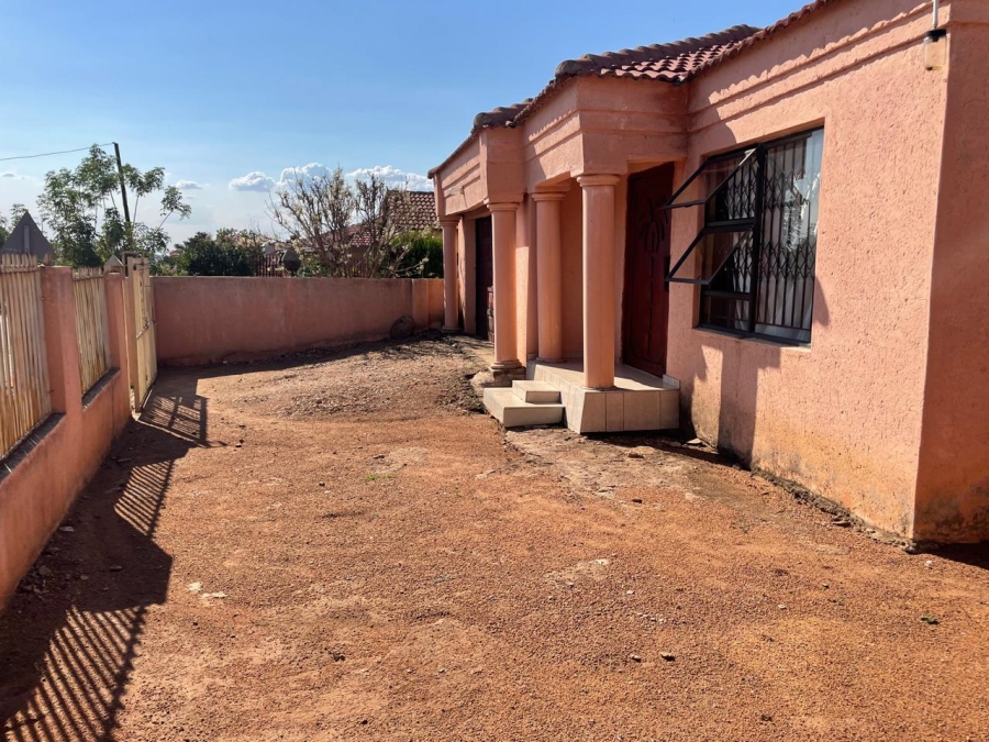 3 Bedroom Property for Sale in Mabopane Unit X North West